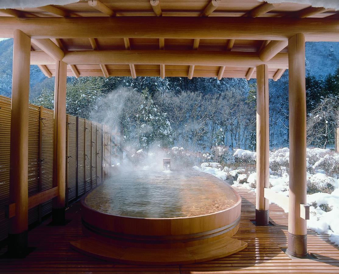 Hotel Nishiyama Onsen Keiunkan Hayakawa Zewnętrze zdjęcie